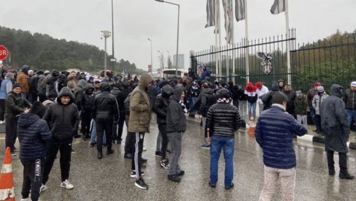 E' stato più forte di loro...non ce l'hanno fatta a non riunirsi... 