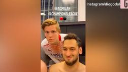 VIDEO Atalanta-Milan, schierati con la musica Champions: la gag dei rossoneri è già virale!