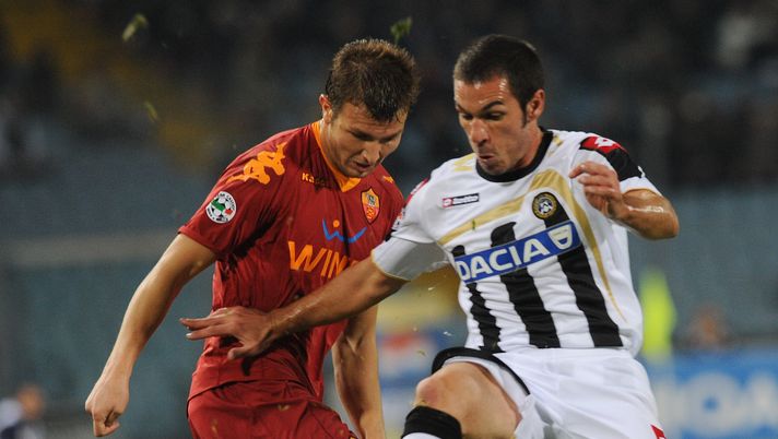 UDINE, ITALY - OCTOBER 28: Gaetano D'Agostino (R) of Udinese Calcio competes with Marco Motta (L) of AS Roma during the Serie A match Udinese Calcio and AS Roma at Stadio Friuli on October 28, 2009 in Udine, Italy. (Photo by Dino Panato/Getty Images) UDINE, ITALY - OCTOBER 28: Gaetano D'Agostino (R) of Udinese Calcio competes with Marco Motta (L) of AS Roma during the Serie A match Udinese Calcio and AS Roma at Stadio Friuli on October 28, 2009 in Udine, Italy. (Photo by Dino Panato/Getty Images)
