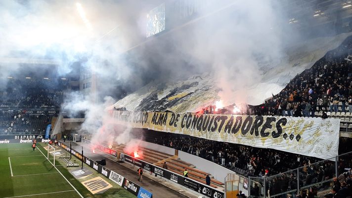 Portogallo, derby del Minho: 3 minuti di silenzio e 3 rossi, Polizia negli spogliatoi a fine partita… - immagine 1