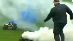 Hansa Rostock, mini car con i fumogeni: interruzione della partita contro l’Amburgo