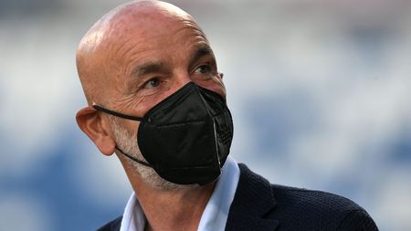 REGGIO NELL'EMILIA, ITALY - MAY 30: Stefano Pioli, head coach of AC Milan's men's team during the TIMVISION Women Cup Final match between AC Milan and AS Roma Women at Mapei Stadium-Città del Tricolore on May 30, 2021 in Reggio nell'Emilia, Italy. (Photo by Alessandro Sabattini/Getty Images) REGGIO NELL'EMILIA, ITALY - MAY 30: Stefano Pioli, head coach of AC Milan's men's team during the TIMVISION Women Cup Final match between AC Milan and AS Roma Women at Mapei Stadium-Città del Tricolore on May 30, 2021 in Reggio nell'Emilia, Italy. (Photo by Alessandro Sabattini/Getty Images)