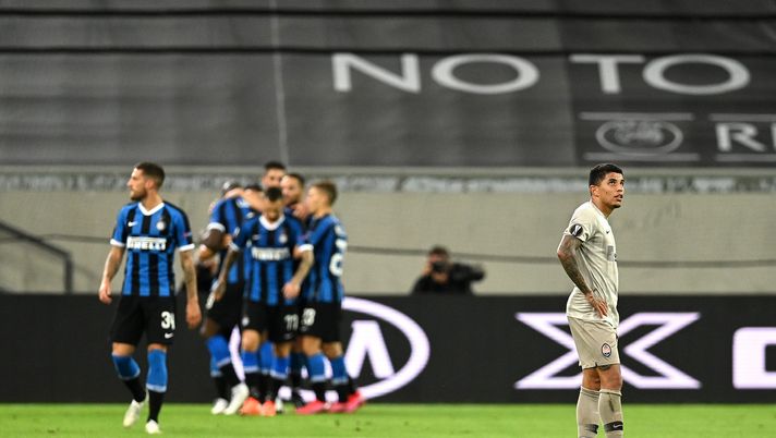 DUESSELDORF, GERMANY - AUGUST 17: Dodo of Shakhtar Donetsk reacts to Inter Milians fourth goal during the UEFA Europa League Semi Final between Internazionale and Shakhtar Donetsk at Merkur Spiel-Arena (Duesseldorf Arena) on August 17, 2020 in Duesseldorf, Germany. (Photo by Sascha Steinbach/Pool via Getty Images) QS: Dodò, parti vicine, ma non troppo. Manca ancora qualcosa - immagine 1