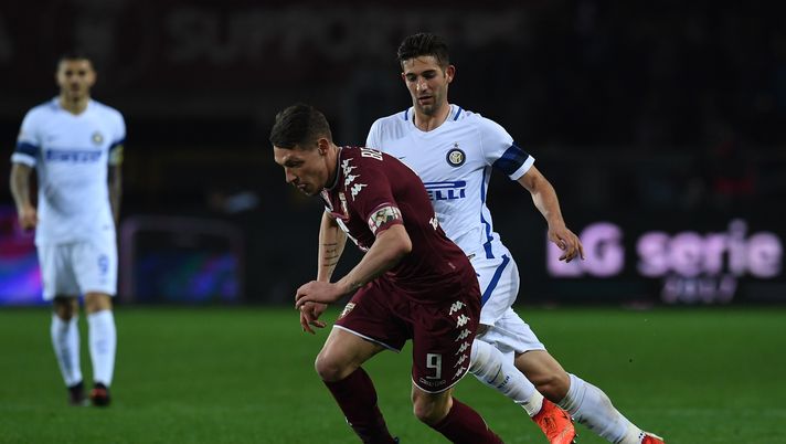 TURIN, ITALY - MARCH 18:  Andrea Belotti (L) of FC Torino in action against Roberto Gagliardini of FC Internazionale during the Serie A match between FC Torino and FC Internazionale at Stadio Olimpico di Torino on March 18, 2017 in Turin, Italy.  (Photo by Valerio Pennicino/Getty Images)