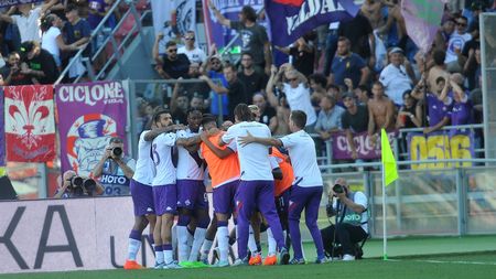 BOLOGNA, ITALY - SEPTEMBER 11: Lucas Quarta of ACF Fiorentina celebrates after scoring the opening goal during the Serie A match between Bologna FC and ACF Fiorentina at Stadio Renato Dall'Ara on September 11, 2022 in Bologna, Italy. (Photo by Mario Carlini / Iguana Press/Getty Images)