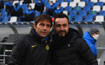  REGGIO NELL'EMILIA, ITALY - NOVEMBER 28: Head Coach of FC Internazionale Antonio Conte shakes hands with head coach of US Sassuolo De Zerbi before the Serie A match between US Sassuolo and FC Internazionale at Mapei Stadium - Citta del Tricolore on November 28, 2020 in Reggio nell'Emilia, Italy (Photo by Claudio Villa - Inter/Inter via Getty Images)
