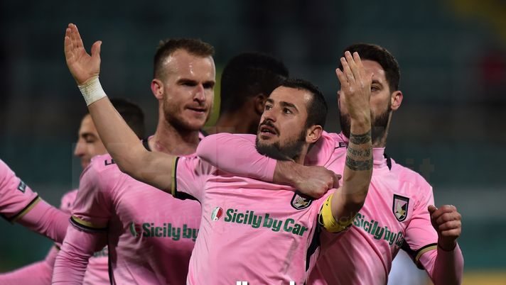 Novara-Palermo: foto dallo spogliatoio rosanero, ecco le maglie che userà la squadra di Tedino  Novara-Palermo: foto dallo spogliatoio rosanero, ecco le maglie che userà la squadra di Tedino