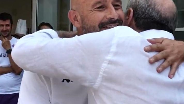 FOTO – Fiorentina riunita: l’abbraccio tra Commisso e Italiano - immagine 1