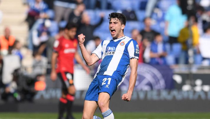 BARCELONA, SPAIN - FEBRUARY 09: Marc Roca of RCD Espanyol celebrates victory after the La Liga match between RCD Espanyol and RCD Mallorca at RCDE Stadium on February 09, 2020 in Barcelona, Spain. (Photo by Alex Caparros/Getty Images) 