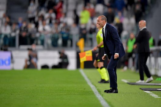 Massimiliano Allegri bacchetta i suoi nel match contro il Milan Massimiliano Allegri bacchetta i suoi nel match contro il Milan
