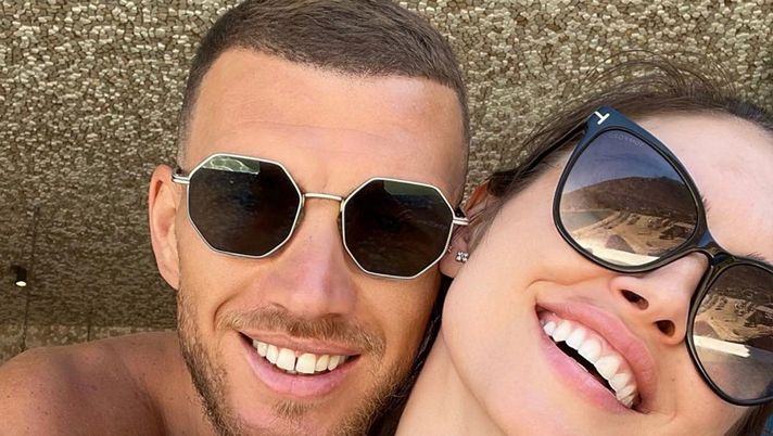 Dzeko in vacanza in Grecia, la sua Amra: “Buongiorno dal Paradiso” Dzeko in vacanza in Grecia, la sua Amra: “Buongiorno dal Paradiso” - immagine 1