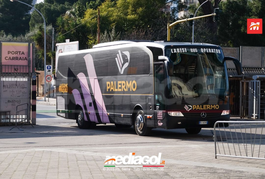 FOTO Palermo, i rosanero ritornano a Palermo dopo il la trasferta a Genova (Gallery) - immagine 2