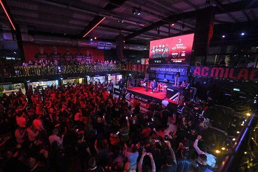 LONDON, ENGLAND - OCTOBER 04: AC Milan Fan Event at Boxpark Wembley on October 04, 2022 in London, England. (Photo by AC Milan/AC Milan via Getty Images) LONDON, ENGLAND - OCTOBER 04: AC Milan Fan Event at Boxpark Wembley on October 04, 2022 in London, England. (Photo by AC Milan/AC Milan via Getty Images)