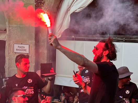FOTO TBW – La festa della Virtus in Piazza Maggiore dopo la conquista dell’Eurocup- immagine 6