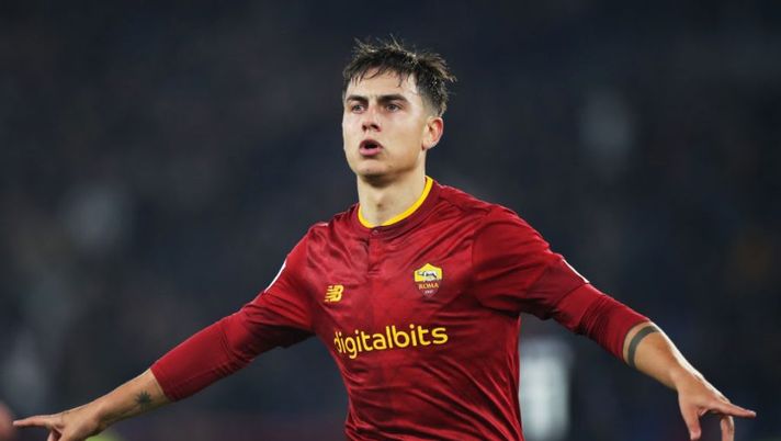 ROME, ITALY - JANUARY 15: Paulo Dybala of AS Roma celebrates after scoring the team's first goal during the Serie A match between AS Roma and ACF Fiorentina at Stadio Olimpico on January 15, 2023 in Rome, Italy. (Photo by Paolo Bruno/Getty Images) Roma, la probabile formazione senza Zaniolo: Dybala con Abraham, le ultime su Pellegrini - immagine 1