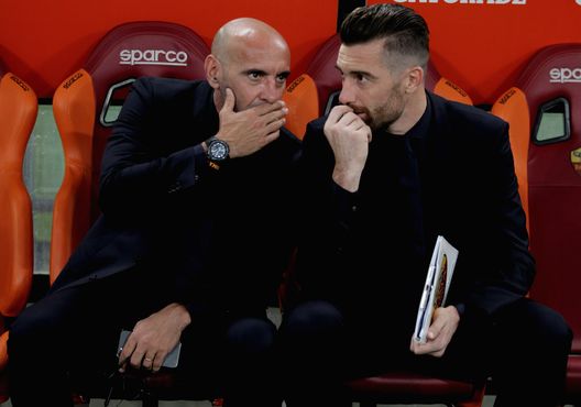 ROME, ITALY - AUGUST 26: (L-R)AS Roma Sport Director Monchi and Team Manager Morgan De Sanctis speak during the Serie A match between AS Roma and FC Internazionale on August 26, 2017 in Rome, Italy. (Photo by Paolo Bruno/Getty Images) ROME, ITALY - AUGUST 26: (L-R)AS Roma Sport Director Monchi and Team Manager Morgan De Sanctis speak during the Serie A match between AS Roma and FC Internazionale on August 26, 2017 in Rome, Italy. (Photo by Paolo Bruno/Getty Images)