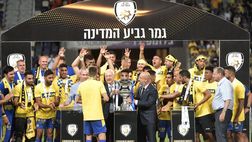 Israele, ultimo atto del presidente Rivlin: la consegna della coppa dopo il derby di Tel Aviv
