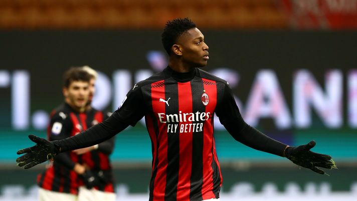 MILAN, ITALY - JANUARY 09: Rafael Leao of Milan celebrates after scoring their sides first goal during the Serie A match between AC Milan and Torino FC at Stadio Giuseppe Meazza on January 09, 2021 in Milan, Italy. Sporting stadiums around Italy remain under strict restrictions due to the Coronavirus Pandemic as Government social distancing laws prohibit fans inside venues resulting in games being played behind closed doors. (Photo by Marco Luzzani/Getty Images) Rapporto Pelican – niente accade per caso: Milan primo perché unico a migliorarsi - immagine 1