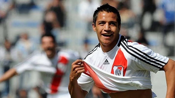 Abreu racconta: “Alexis Sanchez ha costruito il suo fisico per esultare come CR7…” - immagine 1