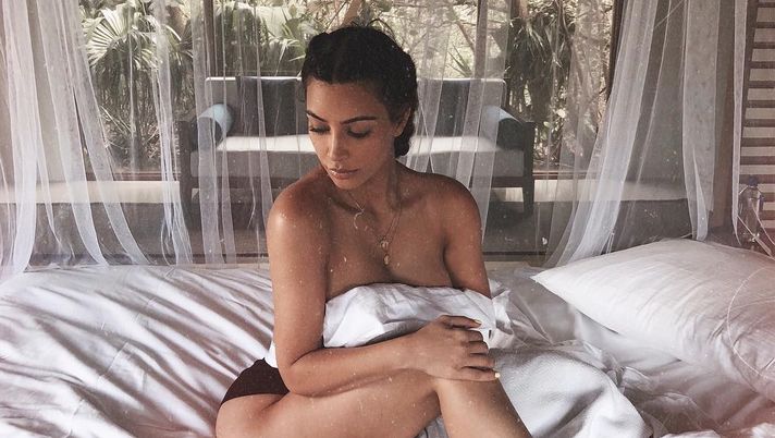 Kim Kardashian rivela alcuni dettagli della sua vita sessuale: “Nell’intimità sono…” Kim Kardashian rivela alcuni dettagli della sua vita sessuale: “Nell’intimità sono…”