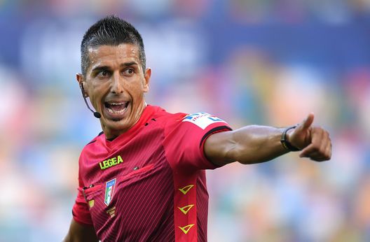 UDINE, ITALY - AUGUST 27: Referee Livio Marinelli gestures during the Serie A match between Udinese Calcio and Venezia FC at Dacia Arena on August 27, 2021 in Udine, Italy. (Photo by Alessandro Sabattini/Getty Images) Stasera in tribuna ci sarà anche Gianluca Rocchi. Il motivo…- immagine 2