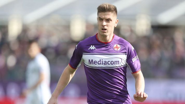 FLORENCE, ITALY - FEBRUARY 20: Krzysztof Piatek of ACF Fiorentina in action during the Serie A match between ACF Fiorentina and Atalanta BC at Stadio Artemio Franchi on February 20, 2022 in Florence, Italy. (Photo by Gabriele Maltinti/Getty Images) Fiorentina-Verona, le probabili formazioni: da Dragowski a Ikoné e Piatek, out Barak - immagine 1