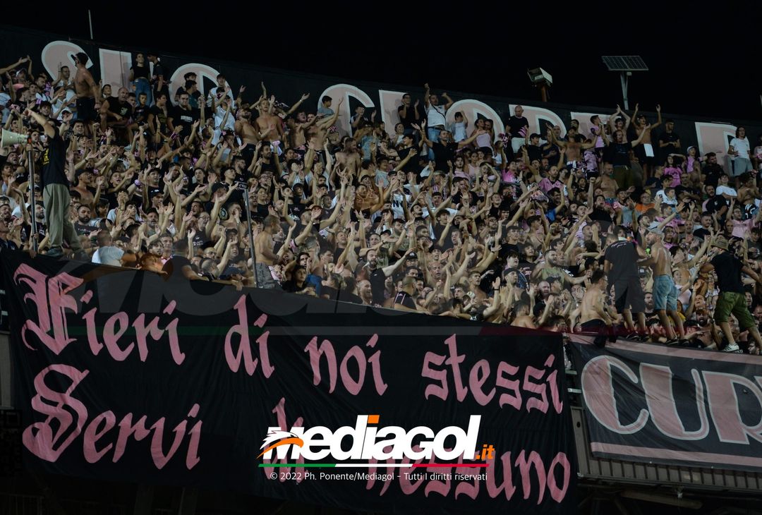 FOTOTIFO, Palermo-Genoa 1-0: i tifosi allo stadio “Renzo Barbera” (Gallery) - immagine 61