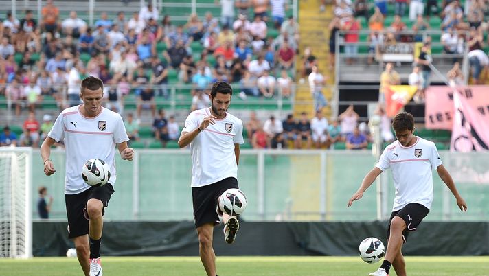 PALERMO, ITALY - AUGUST 07:  Josip Ilicic (L) Andrea Mantovani (C) and Paulo Dybala of US Citta di Palermo in action during a pre-season training session at Stadio Renzo Barbera on August 7, 2012 in Palermo, Italy.  (Photo by Tullio M. Puglia/Getty Images)  PALERMO, ITALY - AUGUST 07:  Josip Ilicic (L) Andrea Mantovani (C) and Paulo Dybala of US Citta di Palermo in action during a pre-season training session at Stadio Renzo Barbera on August 7, 2012 in Palermo, Italy.  (Photo by Tullio M. Puglia/Getty Images)