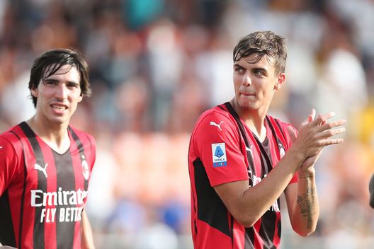 LA SPEZIA, ITALY - SEPTEMBER 25: Daniel Maldini of AC Milan celebrates the victory after the Serie A match between Spezia Calcio and AC Milan at Stadio Alberto Picco on September 25, 2021 in La Spezia, Italy. (Photo by Gabriele Maltinti/Getty Images) LA SPEZIA, ITALY - SEPTEMBER 25: Daniel Maldini of AC Milan celebrates the victory after the Serie A match between Spezia Calcio and AC Milan at Stadio Alberto Picco on September 25, 2021 in La Spezia, Italy. (Photo by Gabriele Maltinti/Getty Images)