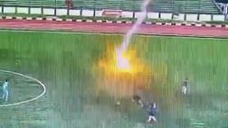 Shock in Indonesia, calciatore muore in campo stroncato da un fulmine