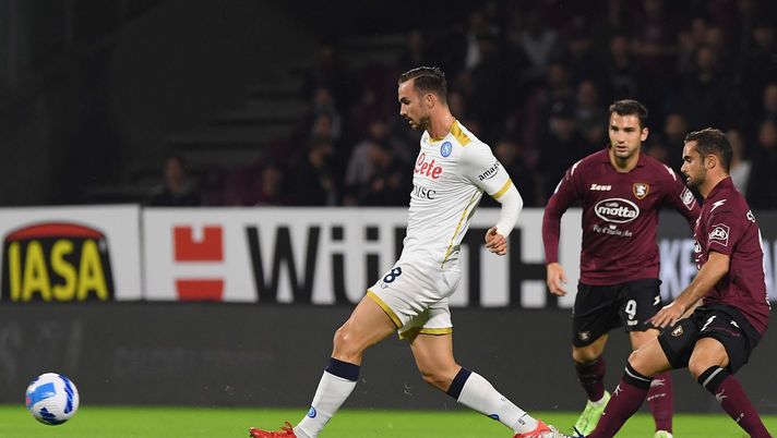 SALERNO, ITALY - OCTOBER 31: Fabián Ruiz of Napoli during the Serie A match between US Salernitana and SSC Napoli at Stadio Arechi on October 31, 2021 in Salerno, Italy. (Photo by SSC NAPOLI/SSC NAPOLI via Getty Images) Dalla D del derby a quella di Dracula: Fabian Ruiz dopo la Salernitana - immagine 1