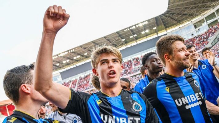 Club's Charles De Ketelaere celebrates after winning a soccer match between Royal Antwerp FC and Club Brugge KV, Sunday 15 May 2022 in Antwerp, on day 5 of the Champions' play-offs of the 2021-2022 'Jupiler Pro League' first division of the Belgian championship. Club Brugge defeats Antwerp 1-3 and wins the 2021-2022 Belgian soccer championship.
BELGA PHOTO TOM GOYVAERTS (Photo by TOM GOYVAERTS / BELGA MAG / Belga via AFP) (Photo by TOM GOYVAERTS/BELGA MAG/AFP via Getty Images) Di Marzio: “De Ketelaere sceglie il Milan. Ma c’è un dettaglio: ha chiesto di…” - immagine 1