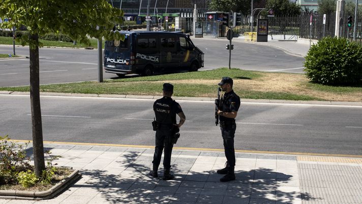 MADRID, SPAIN - JUNE 29: Police officers secure the area near NATO Summit in Madrid Fair (IFEMA) on June 29, 2022 in Madrid, Spain. During the summit in Madrid, on June 29 NATO leaders will make the historic decision whether to increase the number of high-readiness troops above 300,000 to face the Russian threat. (Photo by Pablo Blazquez Dominguez/Getty Images) DERBY ASTURIANO BLINDATO