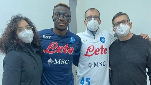 FOTO Osimhen, consegnata la nuova mascherina: è l’ultimo step verso la normalità – GdS- immagine 3
