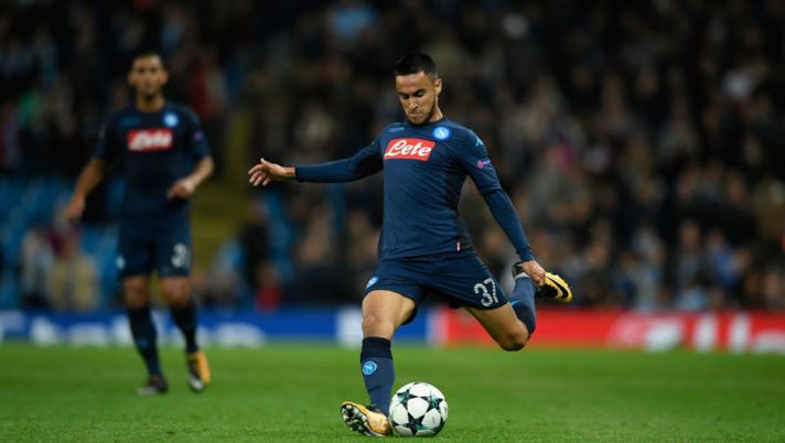 MANCHESTER, ENGLAND - OCTOBER 17: Napoli player Adam Ounas in action during the UEFA Champions League group F match between Manchester City and SSC Napoli at Etihad Stadium on October 17, 2017 in Manchester, United Kingdom. (Photo by Stu Forster/Getty Images) Napoli, dov’è finito Ounas? Sarri spiega: “Ha delle lacune” - immagine 1