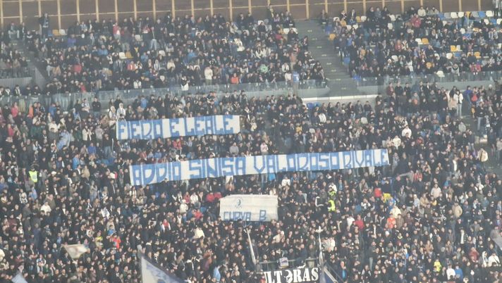 FOTO La Curva B omaggia Mihajlovic: “Fiero e leale. Addio Sinisa, valoroso rivale” striscione napoli
