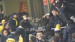 I tifosi del Fenerbahce chiedono le dimissioni del presidente dopo il derby con il Beşiktaş