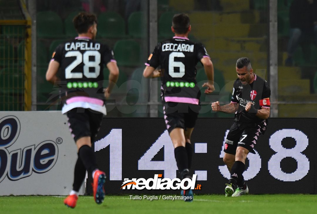  PALERMO, ITALY - APRIL 22: Nico Pulzetti of Padova celebrates after scoring the equalizing goal during the Serie B match between US Citta di Palermo and Padova at Stadio Renzo Barbera on April 22, 2019 in Palermo, Italy. (Photo by Tullio M. Puglia/Getty Images) 