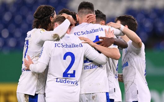 I giocatori dello Schalke nella vittoria in Coppa di Germania del 3 novembre (Photo by Lukas Schulze/Getty Images) I giocatori dello Schalke nella vittoria in Coppa di Germania del 3 novembre (Photo by Lukas Schulze/Getty Images)