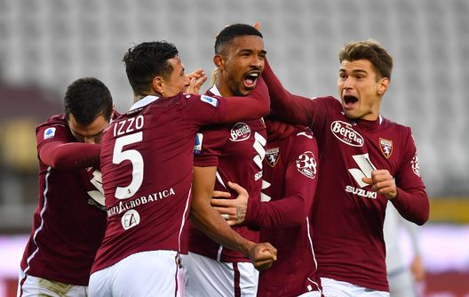 TURIN, ITALY - JANUARY 06: Gleison Bremer of Torino F.C. celebrates with his team after he scores their team's first goal during the Serie A match between Torino FC and Hellas Verona FC at Stadio Olimpico di Torino on January 06, 2021 in Turin, Italy. Sporting stadiums around Italy remain under strict restrictions due to the Coronavirus Pandemic as Government social distancing laws prohibit fans inside venues resulting in games being played behind closed doors. (Photo by Valerio Pennicino/Getty Images) TURIN, ITALY - JANUARY 06: Gleison Bremer of Torino F.C. celebrates with his team after he scores their team's first goal during the Serie A match between Torino FC and Hellas Verona FC at Stadio Olimpico di Torino on January 06, 2021 in Turin, Italy. Sporting stadiums around Italy remain under strict restrictions due to the Coronavirus Pandemic as Government social distancing laws prohibit fans inside venues resulting in games being played behind closed doors. (Photo by Valerio Pennicino/Getty Images)