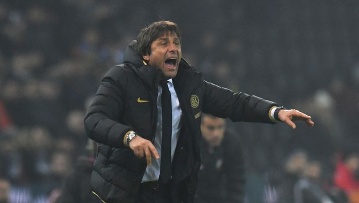 UDINE, ITALY - FEBRUARY 02: Antonio Conte head coach of FC Internazionale issues instructions to his players during the Serie A match between Udinese Calcio and FC Internazionale at Stadio Friuli on February 2, 2020 in Udine, Italy. (Photo by Alessandro Sabattini/Getty Images) UDINE, ITALY - FEBRUARY 02: Antonio Conte head coach of FC Internazionale issues instructions to his players during the Serie A match between Udinese Calcio and FC Internazionale at Stadio Friuli on February 2, 2020 in Udine, Italy. (Photo by Alessandro Sabattini/Getty Images)