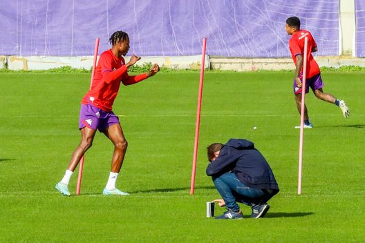 GERMOGLI PH: 26 OTTOBRE 2022 FIRENZE CENTRO SPORTIVO DAVIDE ASTORI CAMPINI ALLENAMENTO DI RIFINITURA DELLA FIORENTINA IN ATTESA DELLA PARTITA DI CONFERENCE LEAGUE CONTRO L'ISTANBUL BASAKSEHIR Dal trionfo largo alla sconfitta: gli incroci per la gloria o l’eliminazione- immagine 2