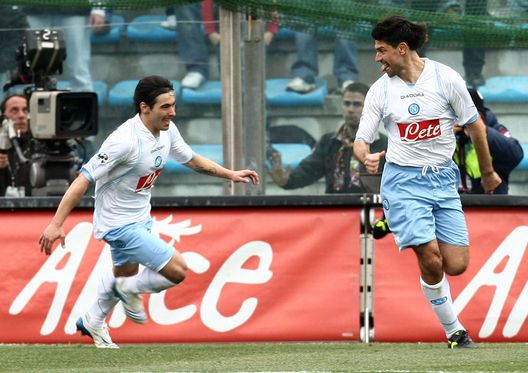 (Photo by New Press/Getty Images) FOTO El Pampa Sosa visita l’altare di Maradona: il tweet dell’ex Napoli- immagine 2
