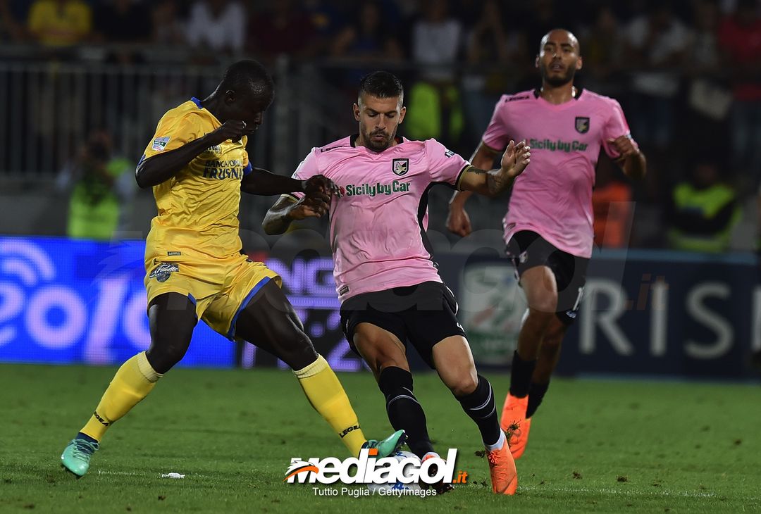  FROSINONE, ITALY - JUNE 16: Moussa Saib Kone' (L) of Frosinone and Aleksandar Trajkovski of Palermo compete for the ball during the serie B playoff match final between Frosinone Calcio v US Citta di Palermo at Stadio Benito Stirpe on June 16, 2018 in Frosinone, Italy.  (Photo by Tullio M. Puglia/Getty Images) 