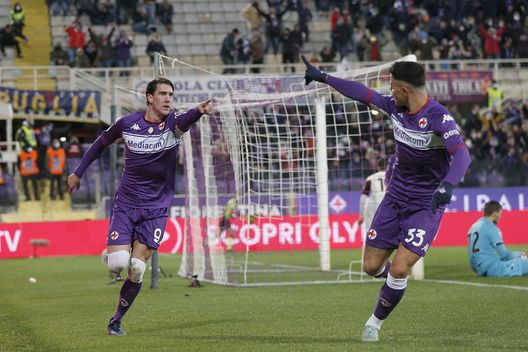 FLORENCE, ITALY - DECEMBER 11: Dusan Vlahovic of ACF Fiorentina celebrates after scoring a goal during the Serie A match between ACF Fiorentina and US Salernitana at Stadio Artemio Franchi on December 11, 2021 in Florence, Italy. (Photo by Gabriele Maltinti/Getty Images) FLORENCE, ITALY - DECEMBER 11: Dusan Vlahovic of ACF Fiorentina celebrates after scoring a goal during the Serie A match between ACF Fiorentina and US Salernitana at Stadio Artemio Franchi on December 11, 2021 in Florence, Italy. (Photo by Gabriele Maltinti/Getty Images)