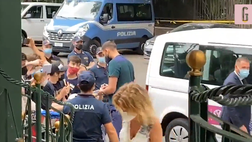 VIDEO Donnarumma, visite mediche per il PSG: selfie e sorrisi, Gigio rientra in hotel