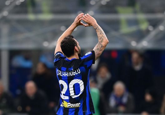 VIDEO / Calhanoglu, un arcobaleno a San Siro. La Lega lo esalta: “Il professore”- immagine 2