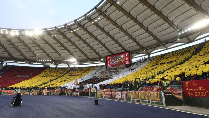 Getty Images La coreografia in Sud: “La lupa sostiene chi porta i colori di Roma sul cuore” - immagine 1