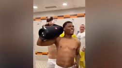 VIDEO / Lukaku col sigaro, Dumfries con la cassa: festa Inter