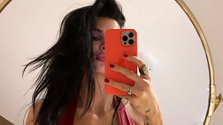 Lady Djordjevic, selfie da capogiro. Jovana si supera, il suo décolleté manda in tilt i social